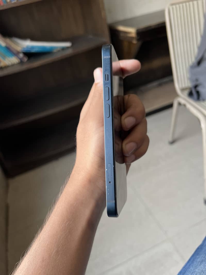 Apple iPhone 13 7