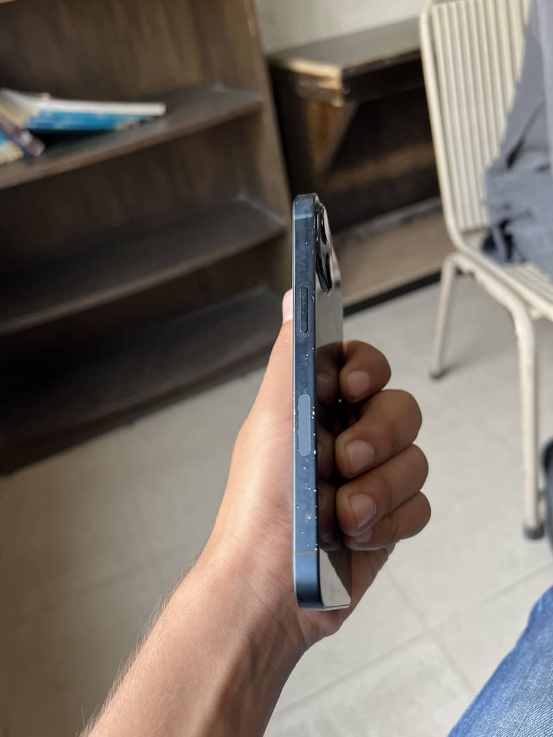 Apple iPhone 13 8