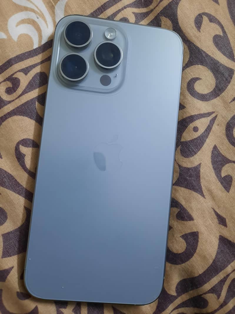 Apple iPhone 15 Pro Max 1