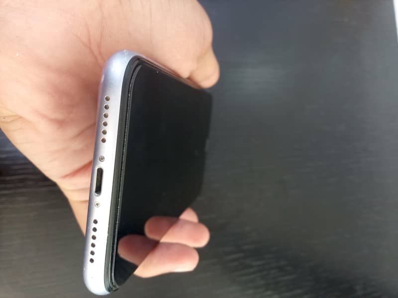 Apple iPhone 11 3
