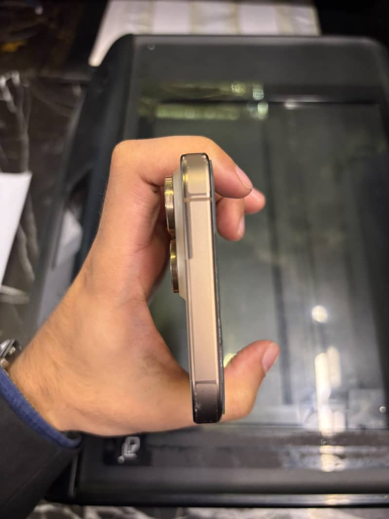 Apple iPhone 16 Pro Max 2