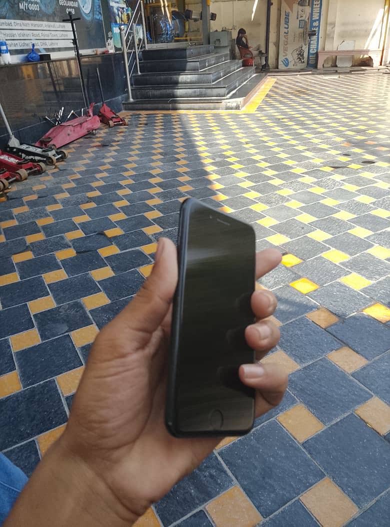 Apple iPhone 7 1