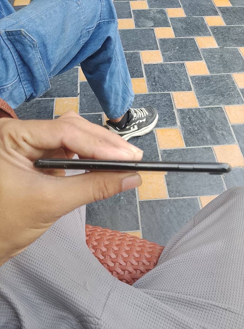 Apple iPhone 7 10