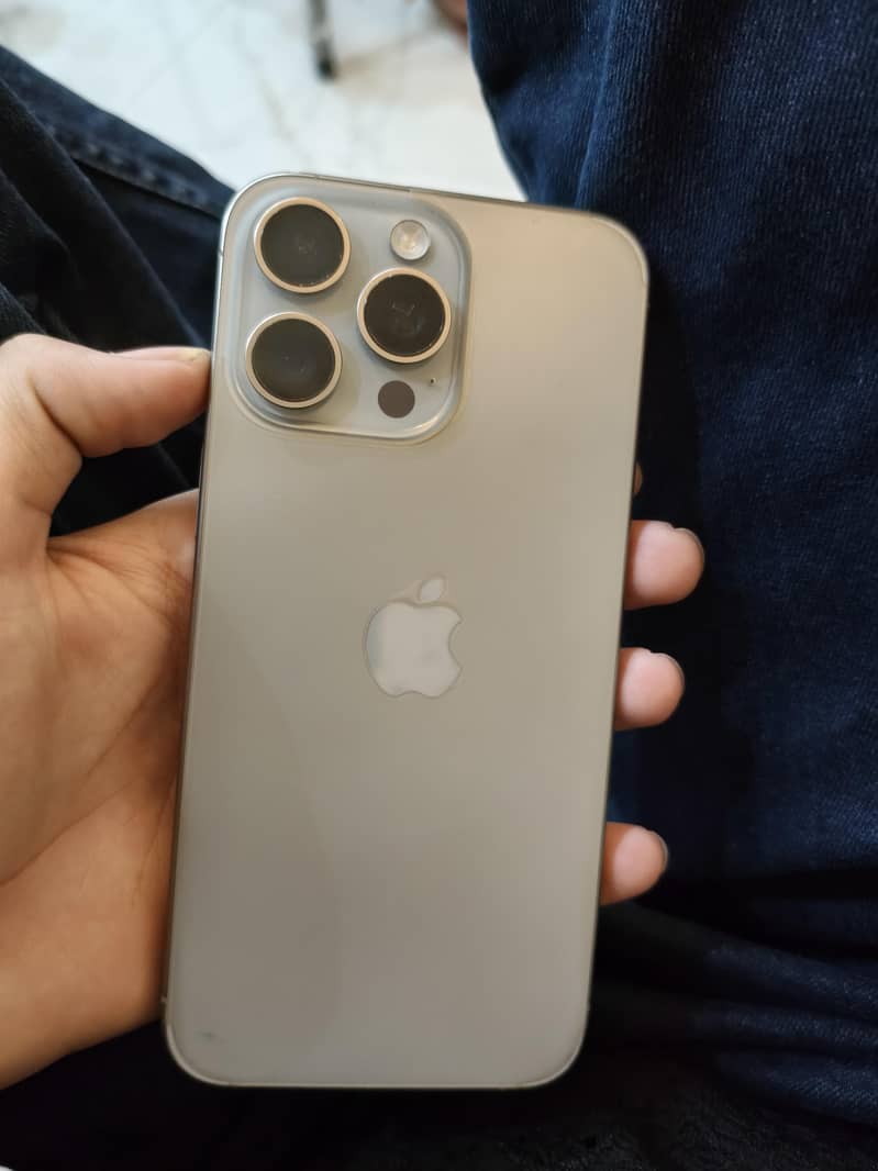 Apple iPhone 15 Pro Max 0