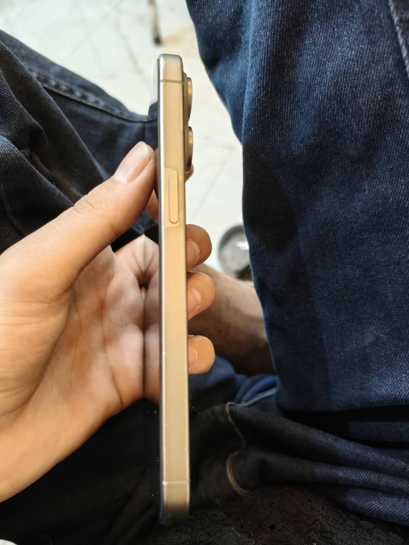 Apple iPhone 15 Pro Max 1