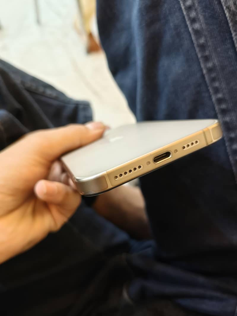 Apple iPhone 15 Pro Max 3
