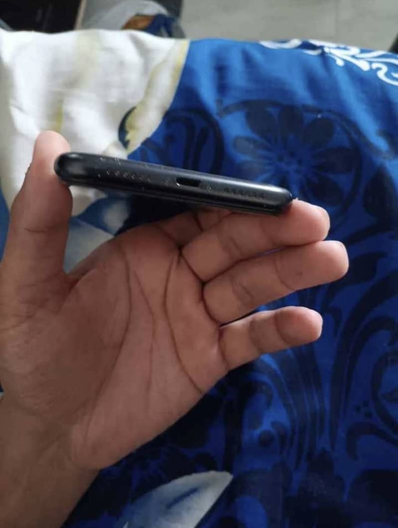 Apple iPhone XR 4