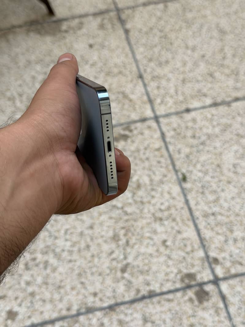 Apple iPhone 13 Pro Max 0