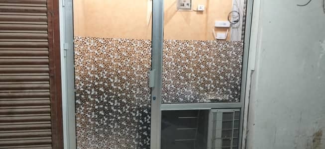 URGENTLY SELLING GLASS DOOR 5MM