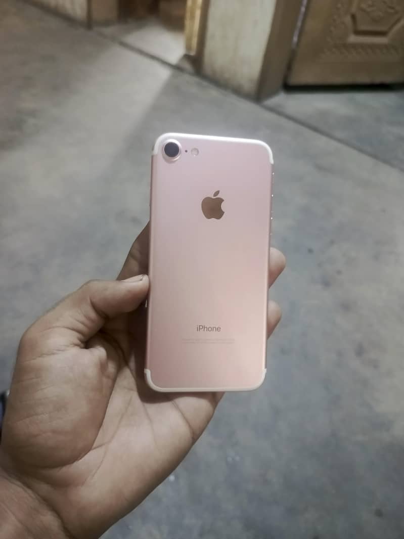 Apple iPhone 7 0