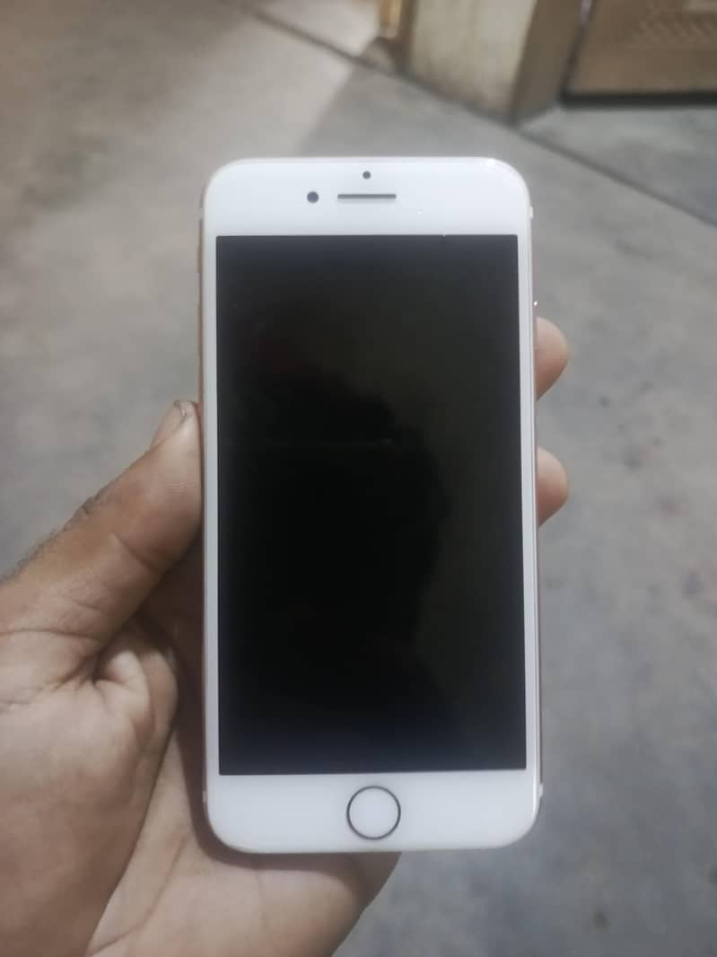 Apple iPhone 7 1