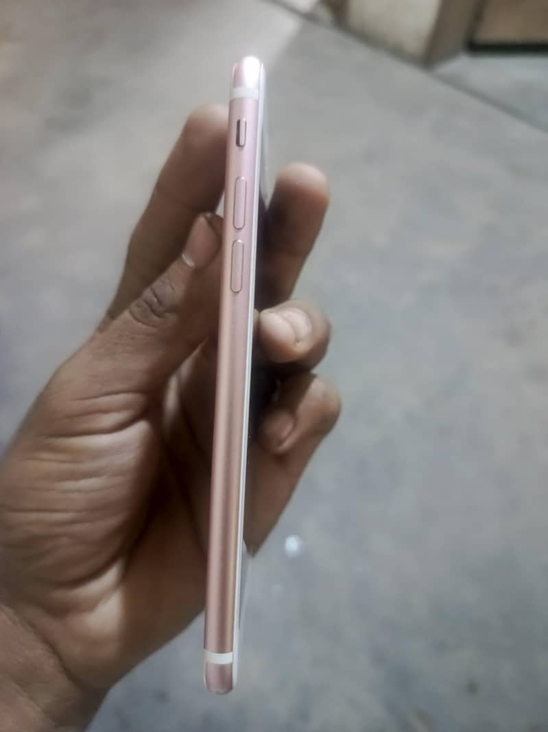 Apple iPhone 7 2