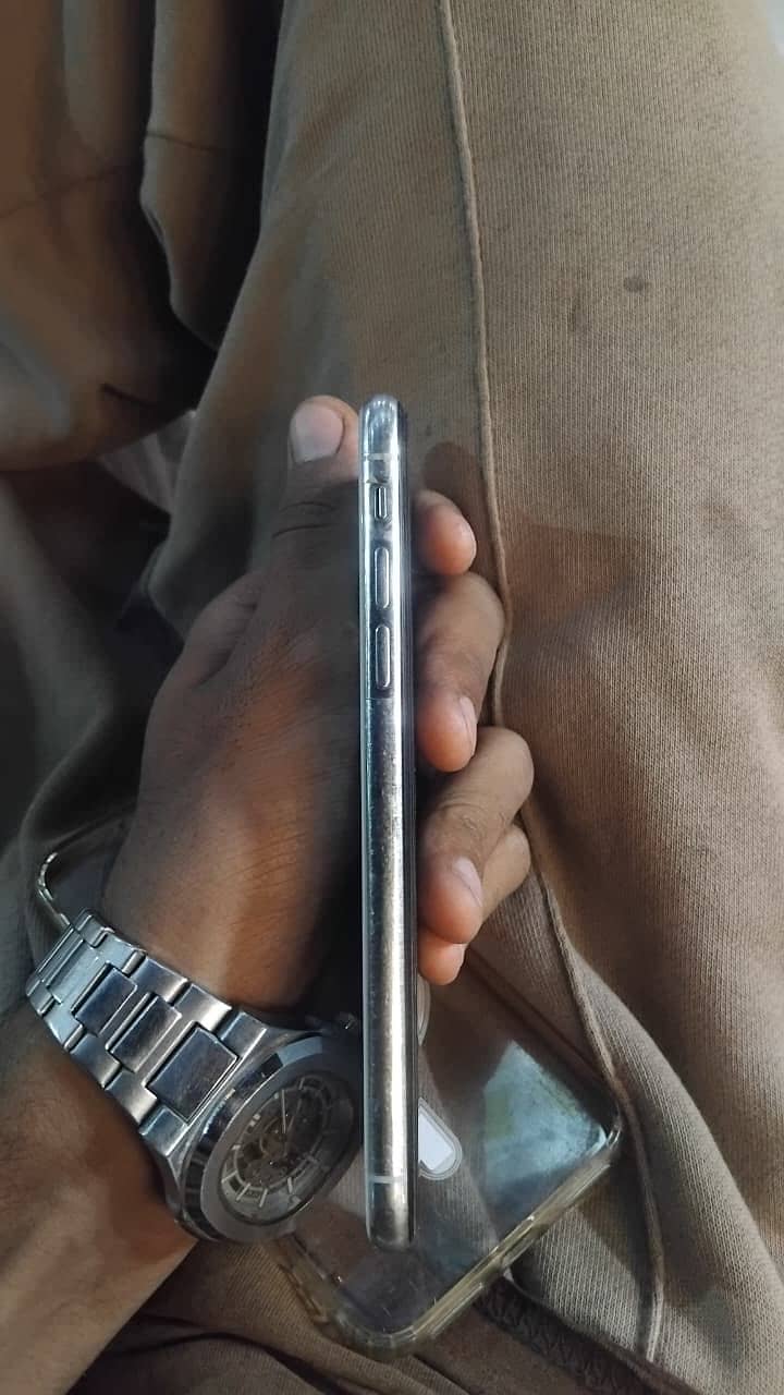 Apple iPhone X 3