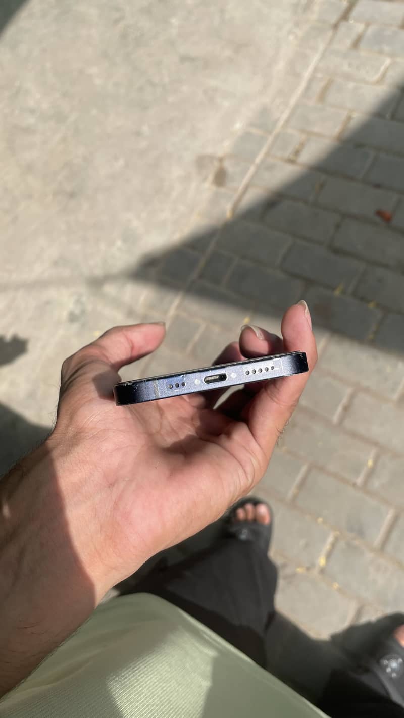 Apple iPhone 12 3