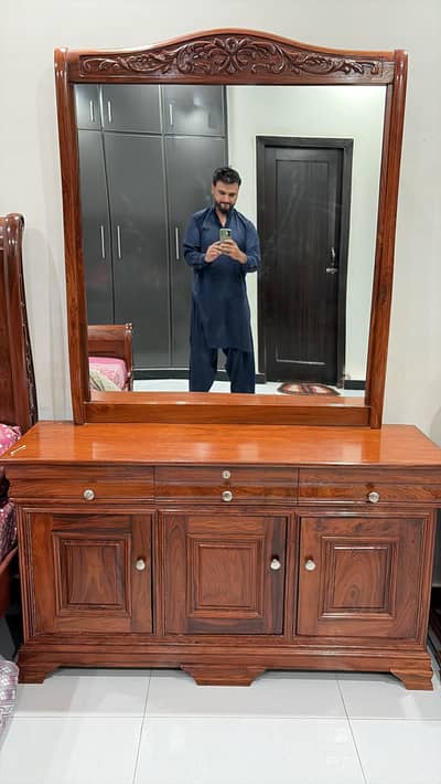 Wooden Dressing Table with Large Mirror – Excellent Condition 10/10