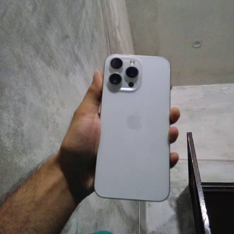 Apple iPhone 15 Pro Max 0