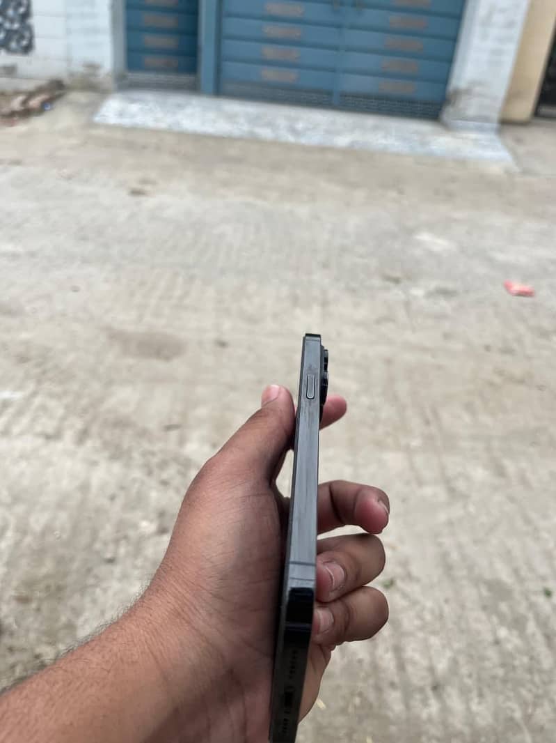 Apple iPhone 14 Pro Max 1