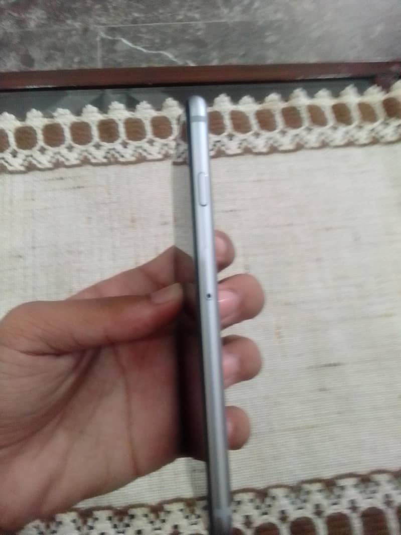 Apple iPhone 6 Plus 4