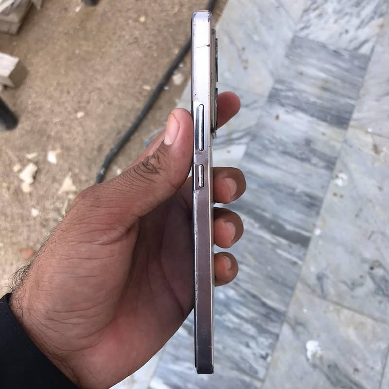 Infinix Note 40 5