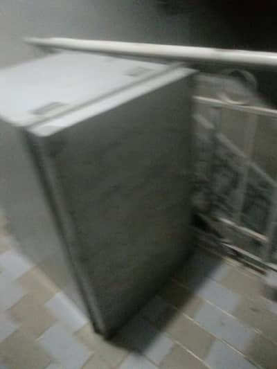 TRUNK SANDOOQ MEDIUM SIZE JUST LIKE NEW ZABARDAST CONDITION MEIN