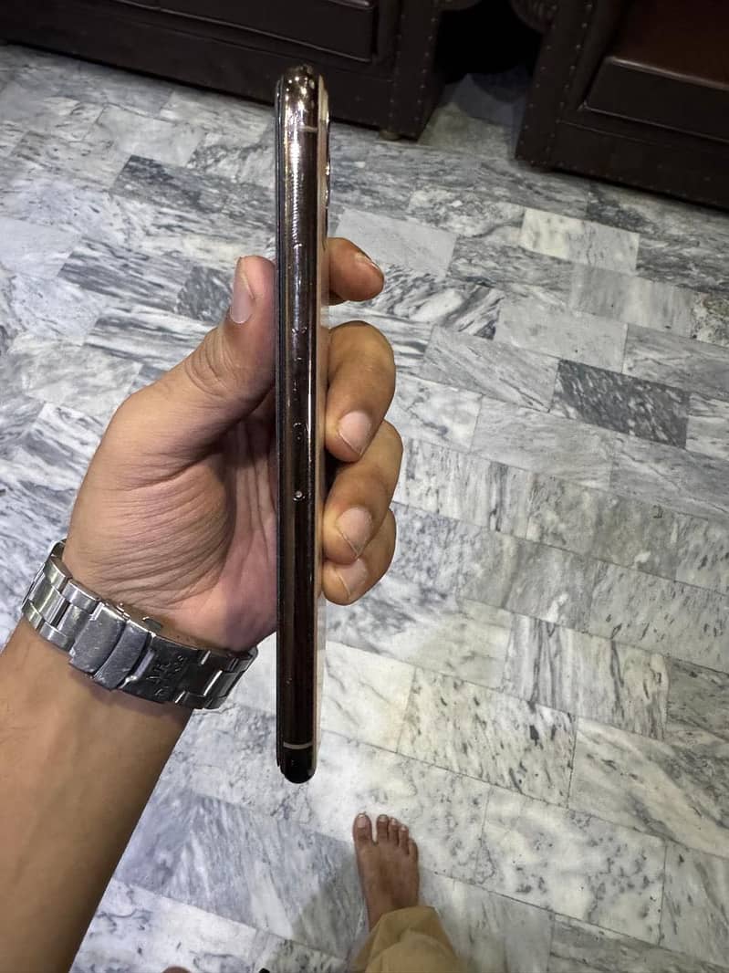 Apple iPhone 11 Pro Max 2