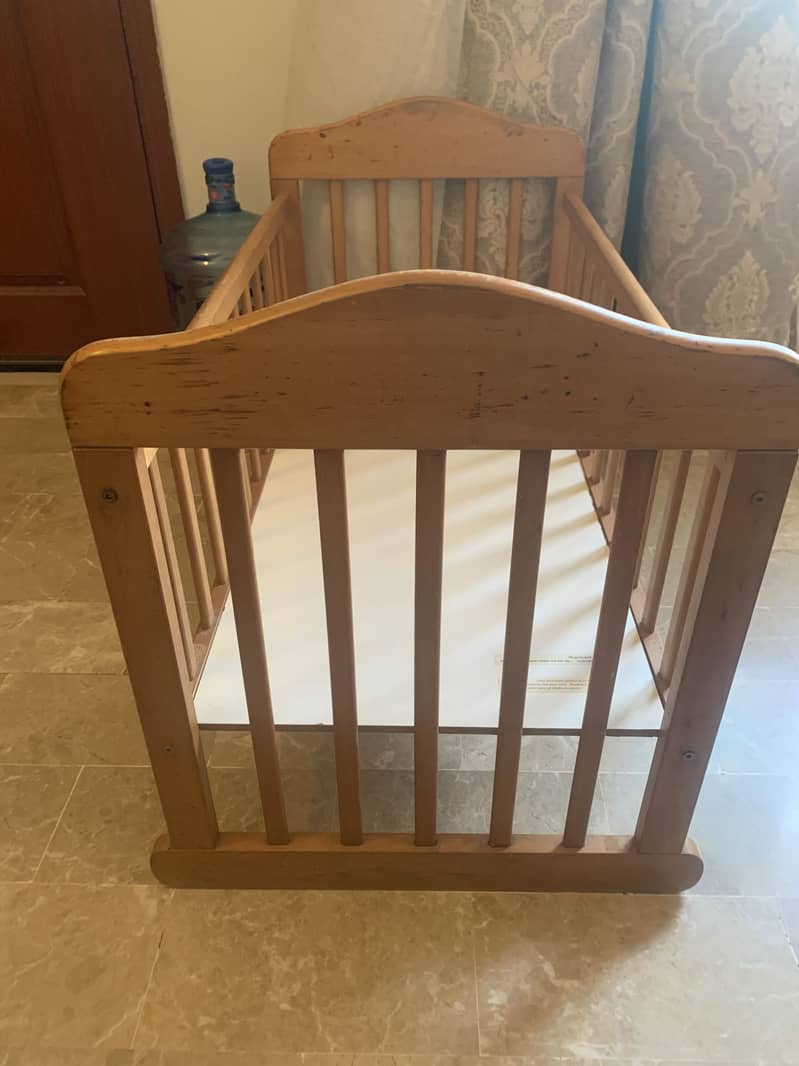 Baby cot 2