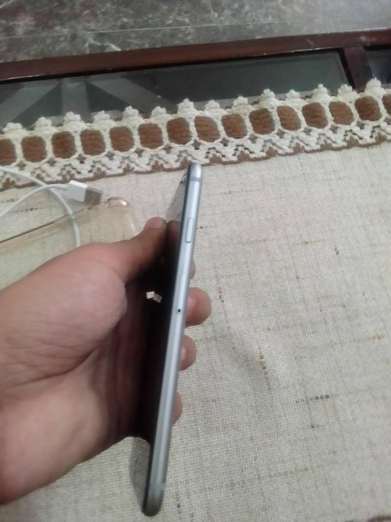 Apple iPhone 6 Plus 4