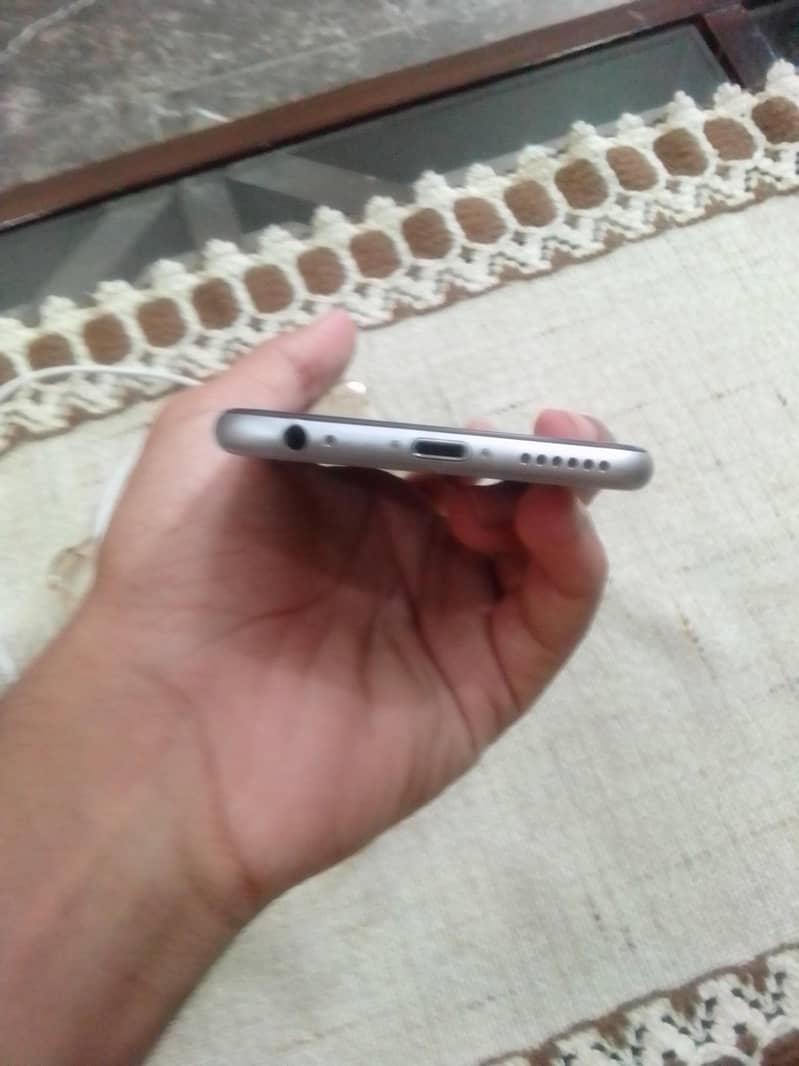 Apple iPhone 6 Plus 5