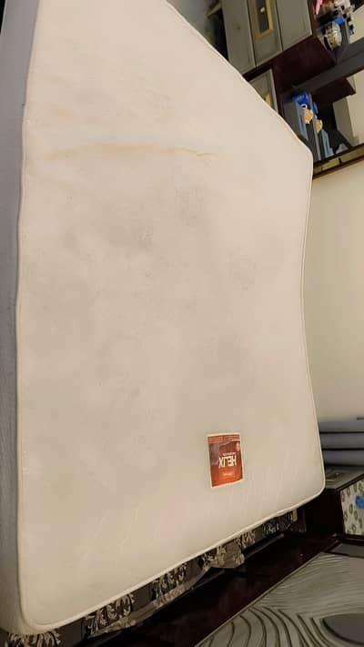 8 Inch KING SIZE LIKE NEW , VERY LESS USED MATTERESS