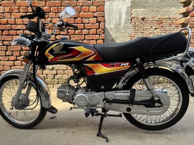 Honda CD 70 black colour urgent sale