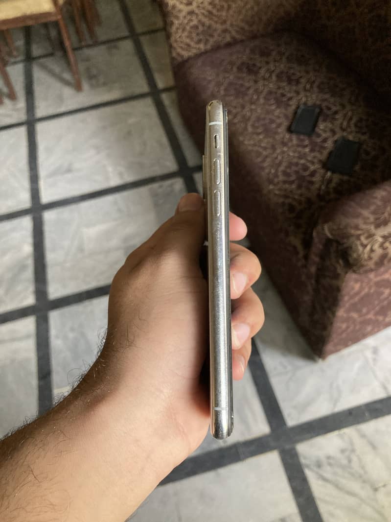 Apple iPhone X 3