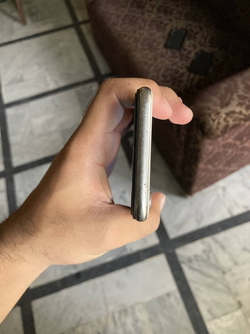 Apple iPhone X 5
