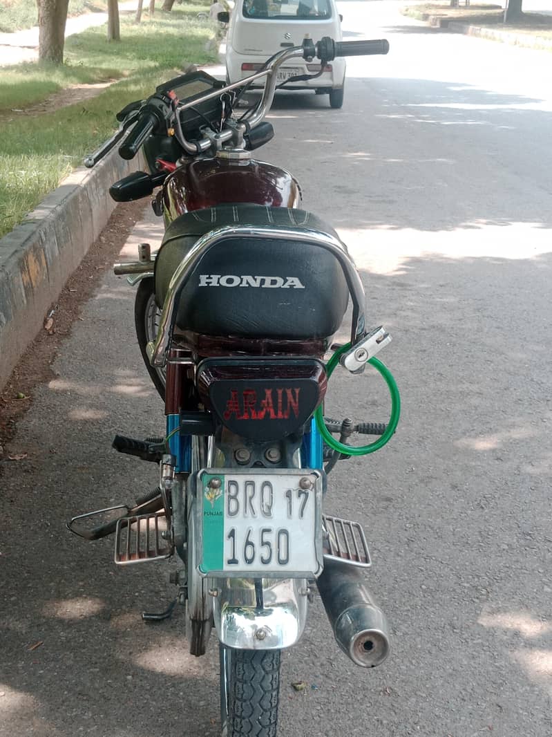 CD 70  motorcycle 2017 1
