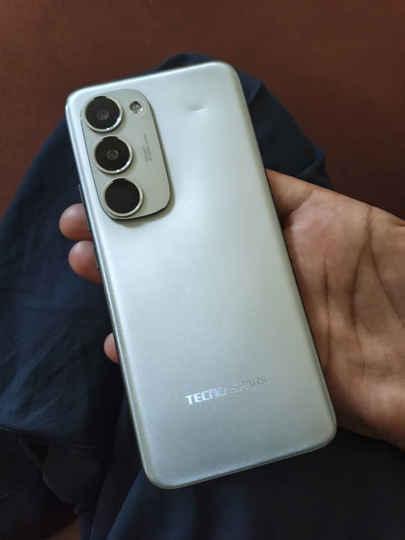 Tecno spark 40 pro plus 0