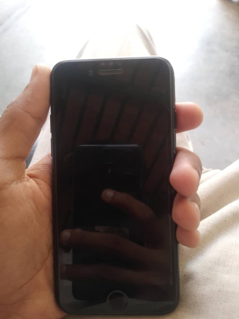 Apple iPhone 7 1