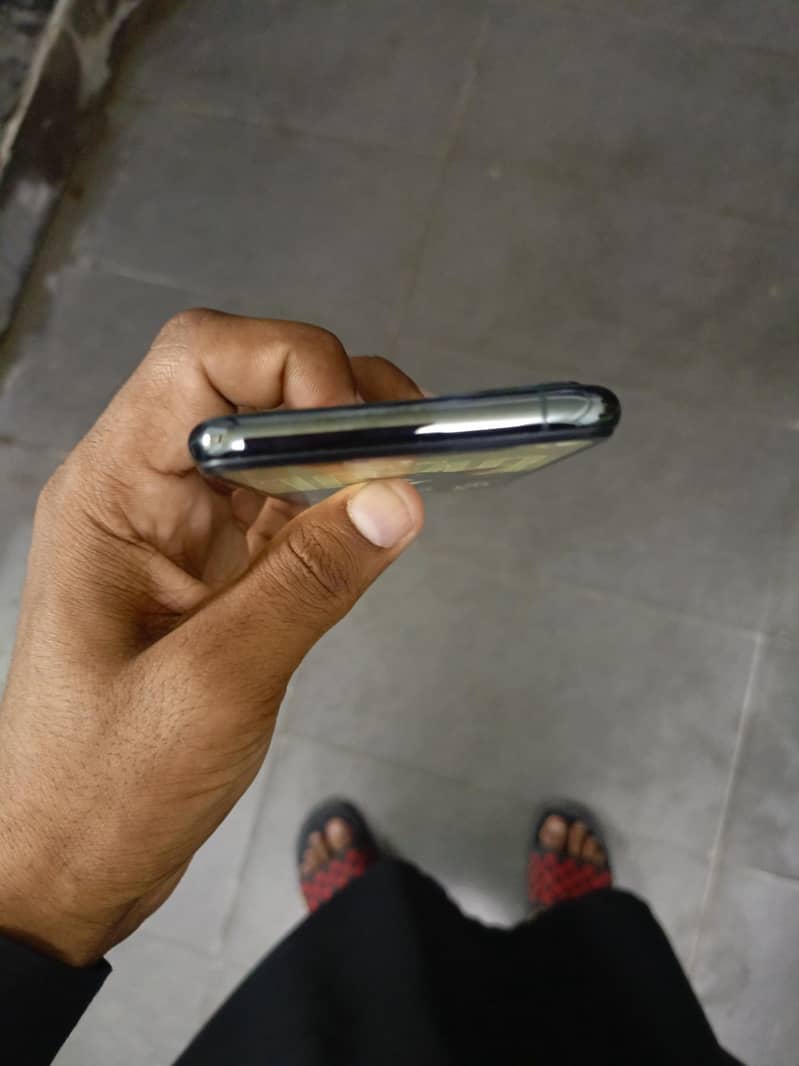 Apple iPhone 11 Pro 2
