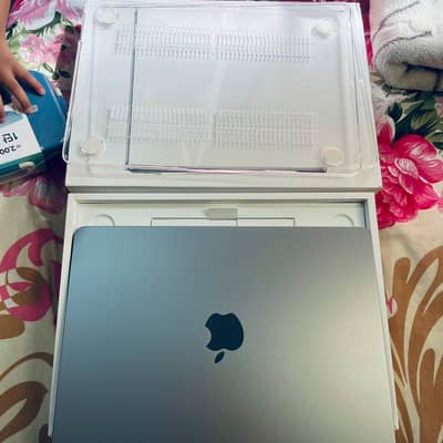MacBook air M2, 8/256, Like new, 15 days check warranty