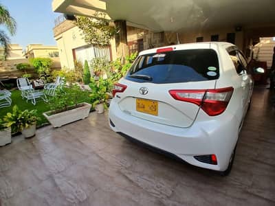 Toyota Vitz 2017/2021 urgent sale family used car like new condition.