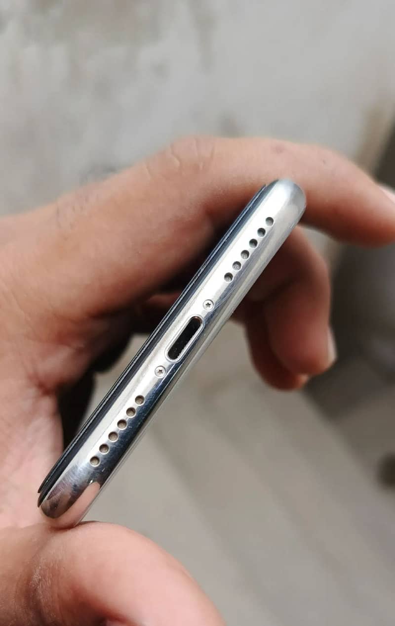 Apple iPhone X 4