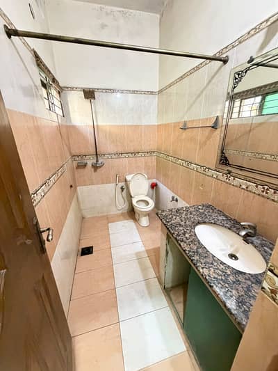 10 Marla upper portion for Rent(Railway colony)