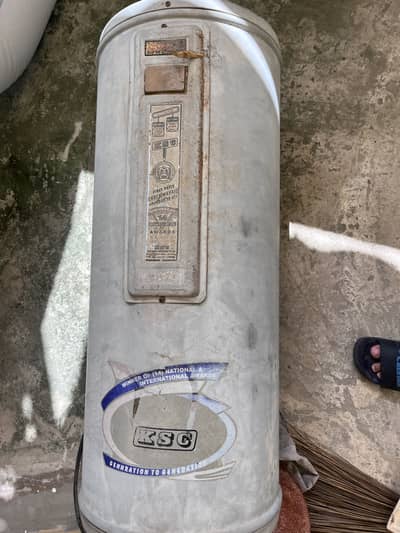 25 gallon used electric gyzer