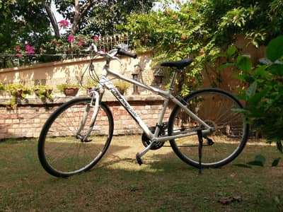Cannondale adventure 5 hybrid bike