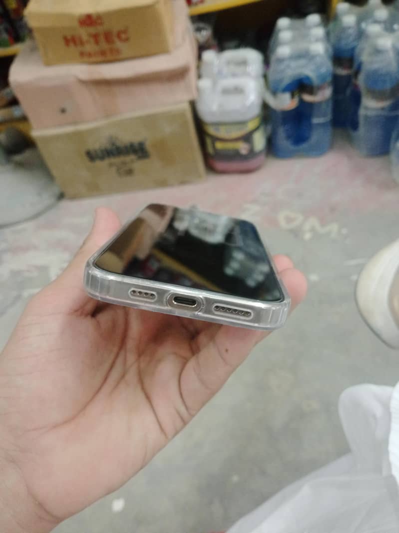 Apple iPhone 16 Pro Max 2