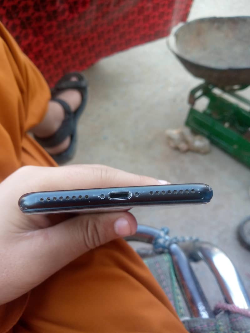 Apple iPhone 7 Plus 1