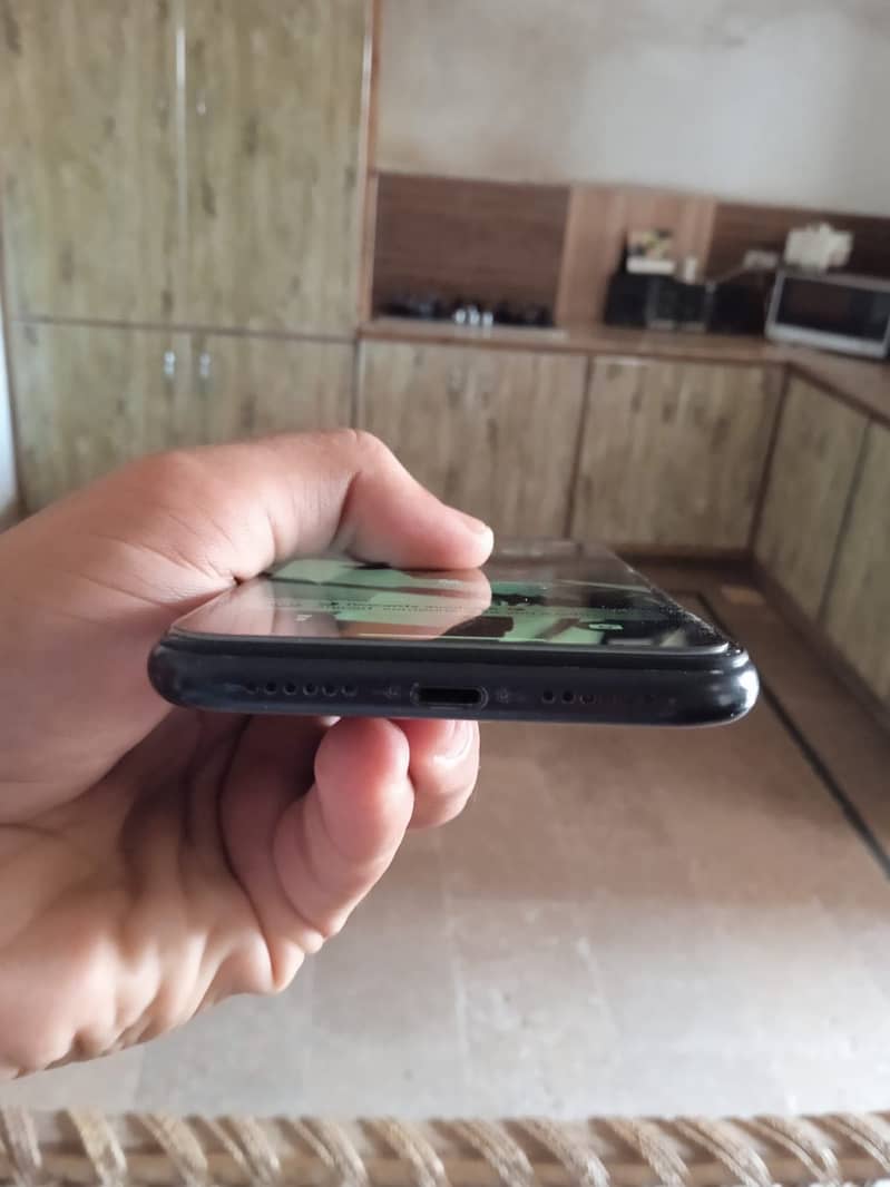 Apple iPhone XR 4
