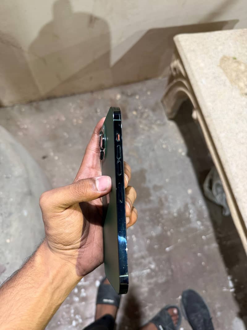 Apple iPhone 13 Pro Max 2