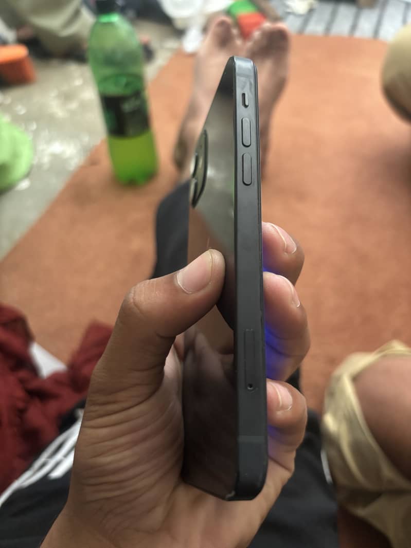 Apple iPhone 12 4