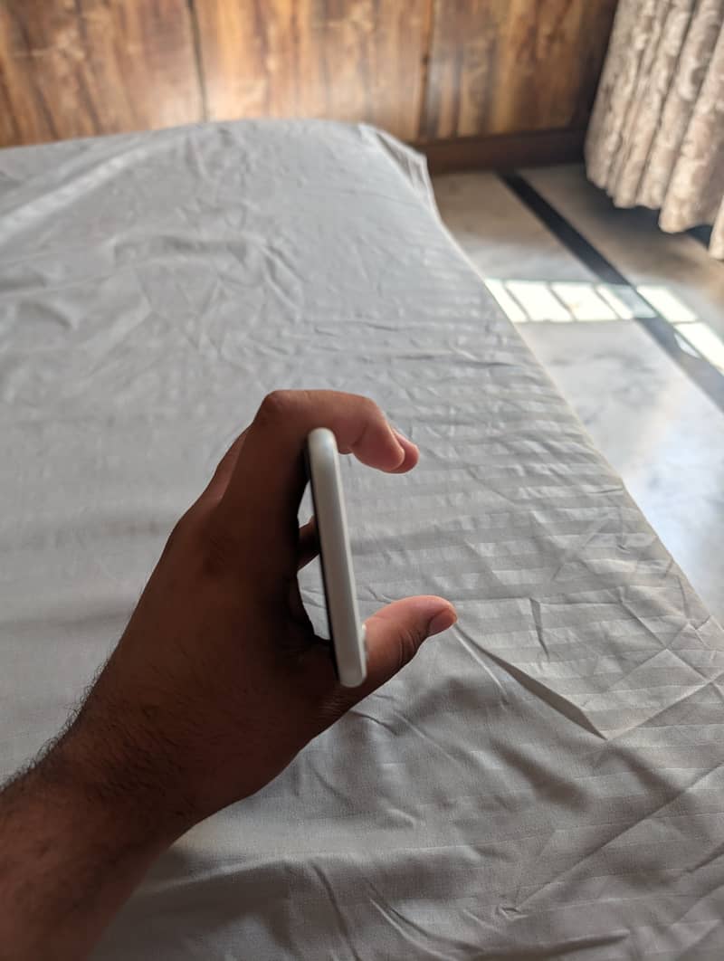 Apple iPhone XR 4