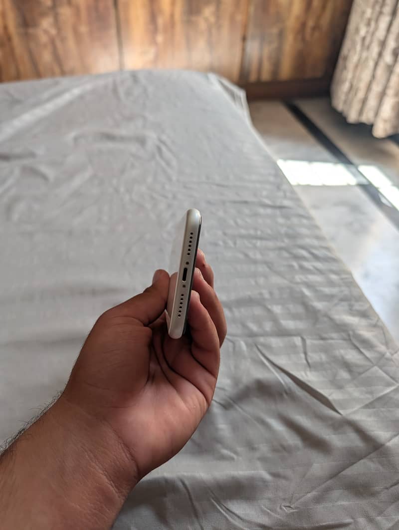 Apple iPhone XR 5