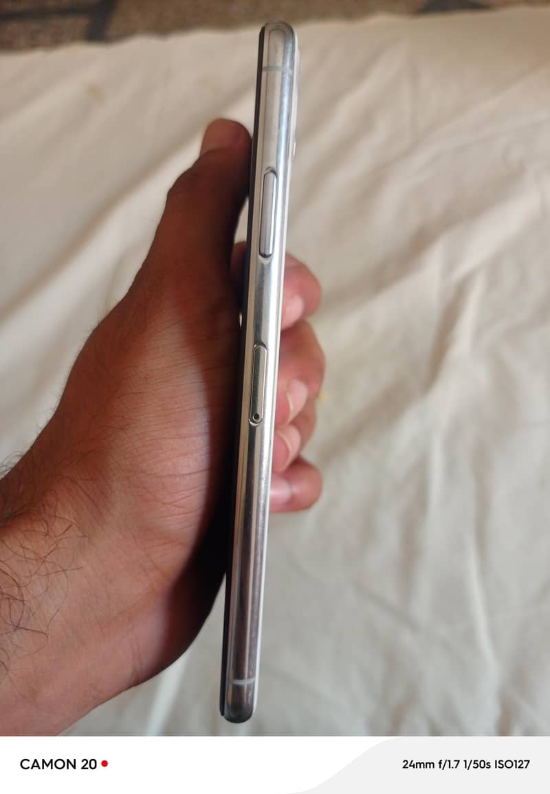 Apple iPhone 11 Pro Max 2
